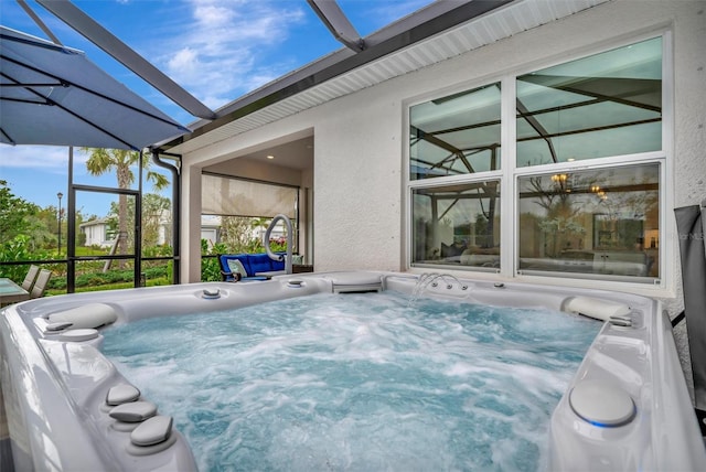 sunroom / solarium featuring a jacuzzi