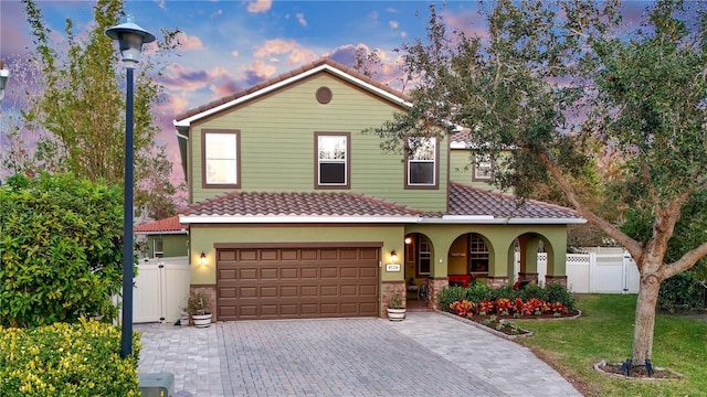 view of front of house featuring a yard and a garage