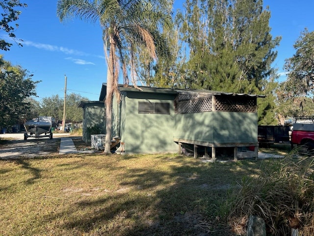 4122 N Lockwood Ridge Rd, Sarasota, FL 34234 - view of property exterior with a lawn