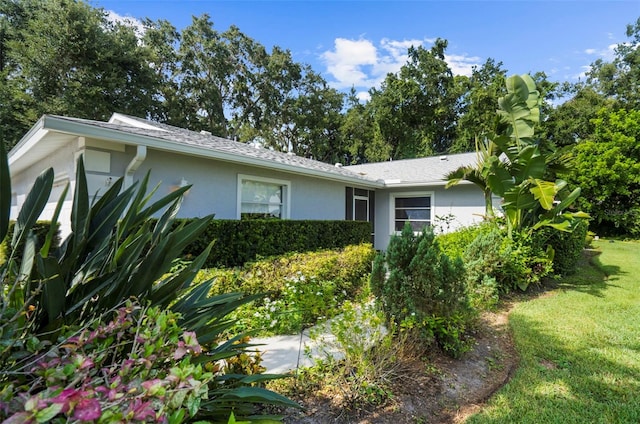 exterior space featuring a front yard