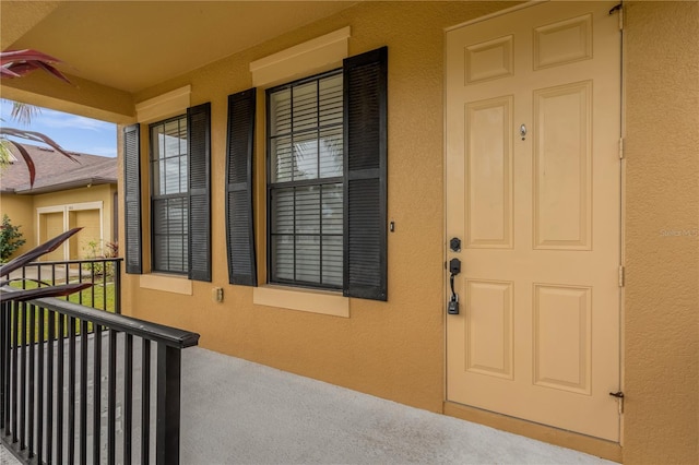 doorway to property with covered porch