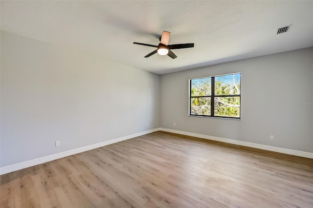 empty room featuring light hardwood / wood-style floors and ceiling fan