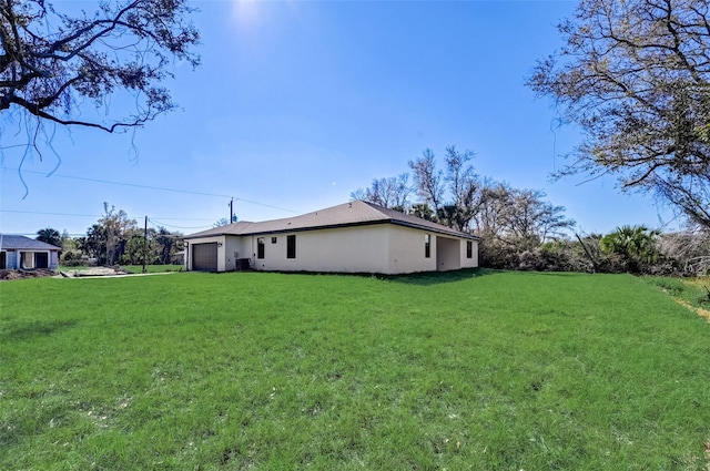 view of yard with a garage