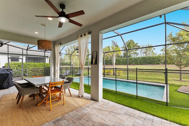 sunroom / solarium with ceiling fan