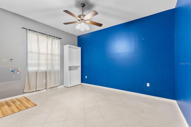 empty room featuring ceiling fan