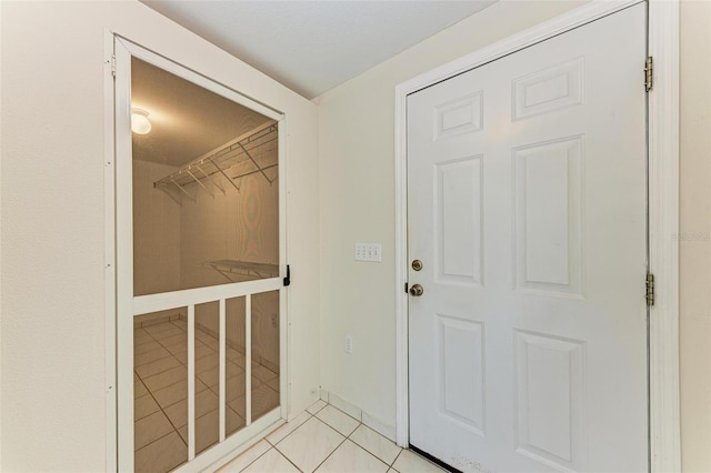 clothes washing area featuring light tile patterned flooring