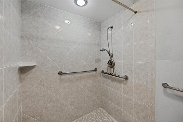 bathroom featuring tiled shower