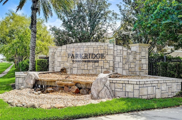 view of community / neighborhood sign