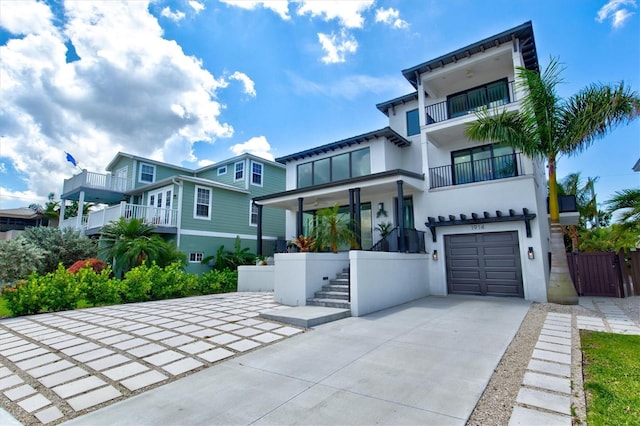 view of front facade featuring a garage