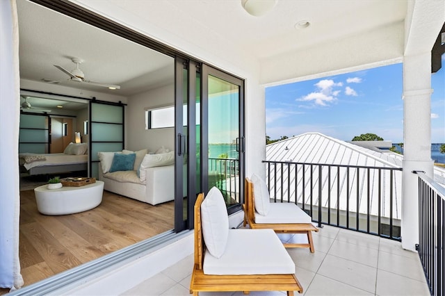 balcony with ceiling fan