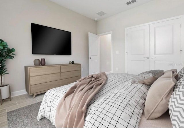 bedroom with a closet