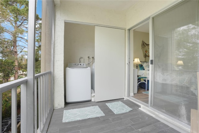 balcony featuring washer / dryer