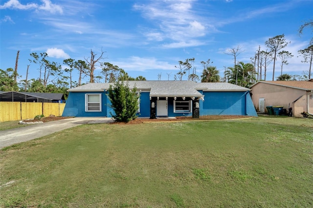 single story home featuring a front yard