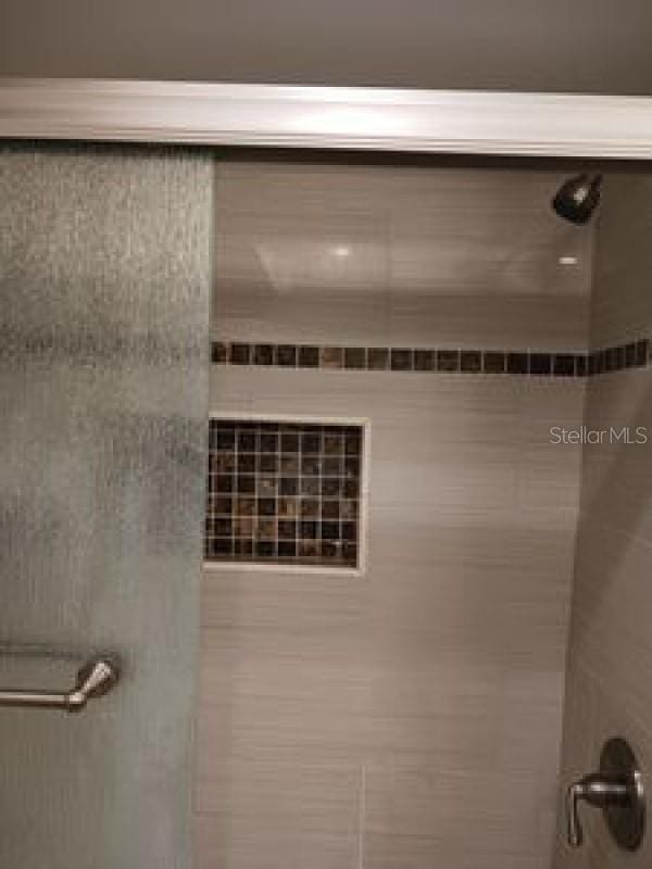 details with a shower with shower door