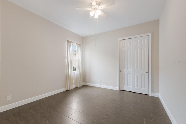 unfurnished bedroom featuring a closet, ceiling fan, and baseboards