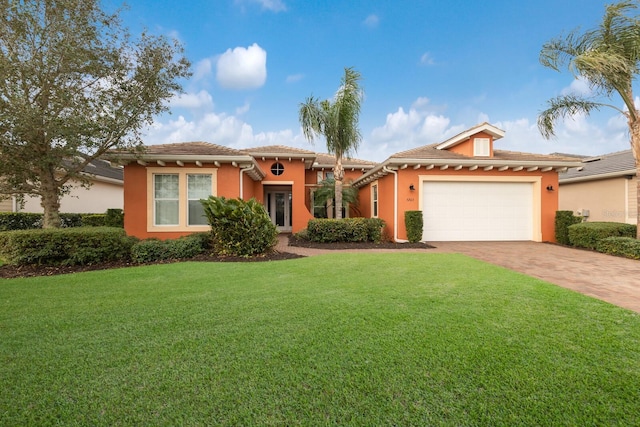 view of front of home featuring a garage and a front yard