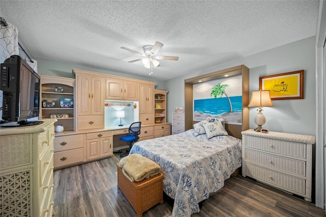 bedroom featuring ceiling fan, dark hardwood / wood-style floors, built in desk, and a textured ceiling