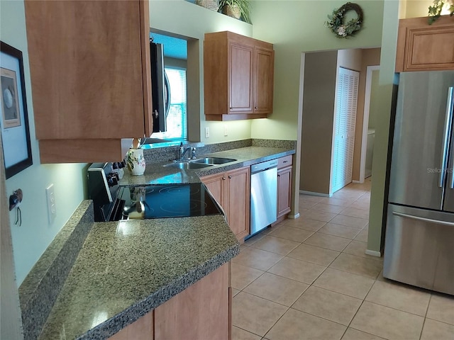 kitchen featuring light tile patterned floors, sink, and stainless steel appliances