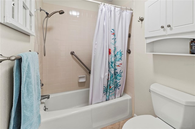 bathroom featuring toilet and shower / tub combo