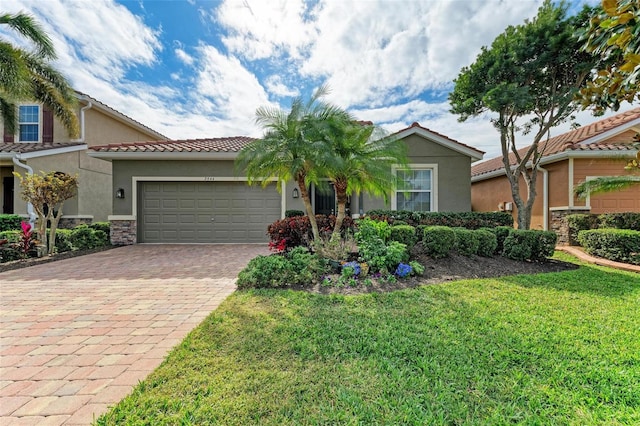 view of front of home featuring a garage and a front yard