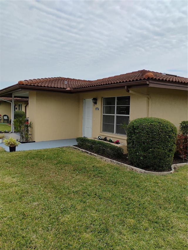 view of front of house with a front yard