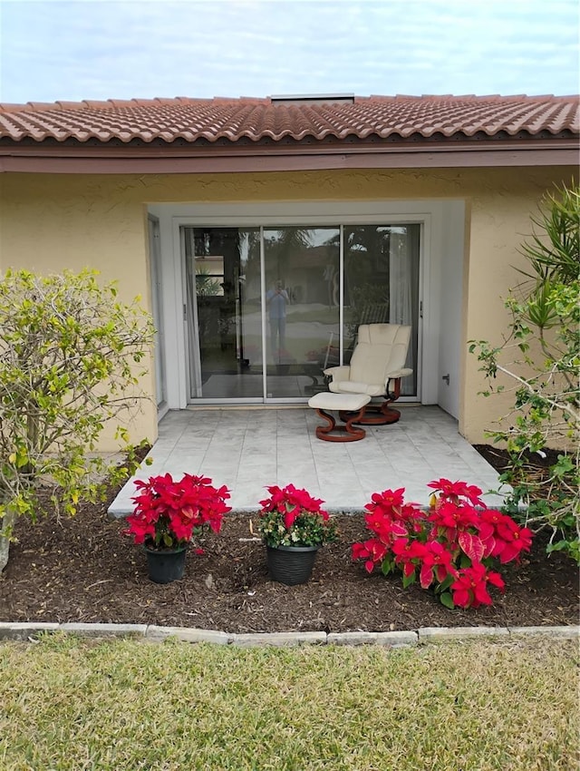 entrance to property featuring a patio