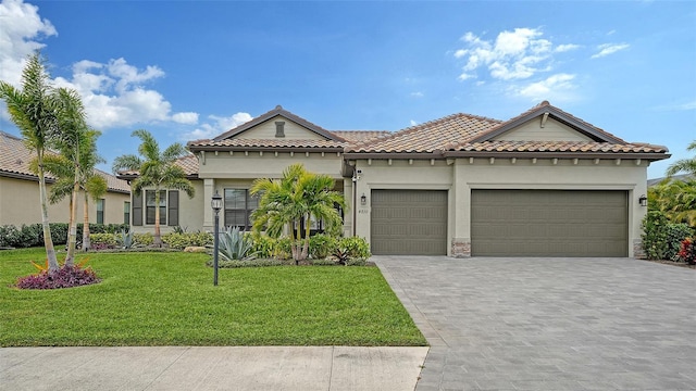 view of front facade featuring a front yard and a garage