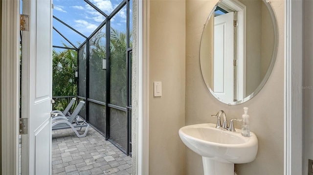 bathroom featuring sink