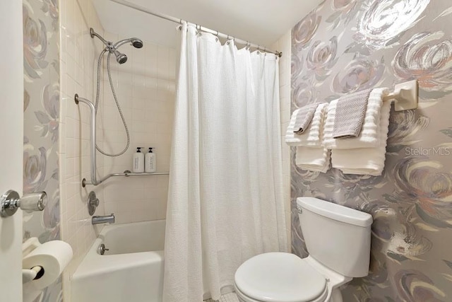 full bathroom featuring shower / bathtub combination with curtain, toilet, and wallpapered walls