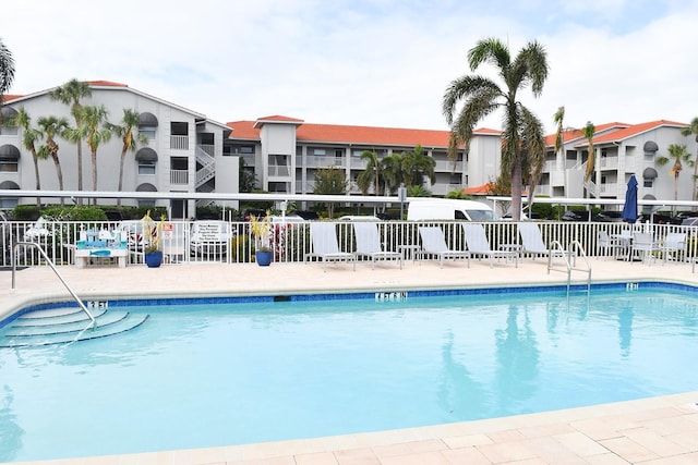 view of swimming pool