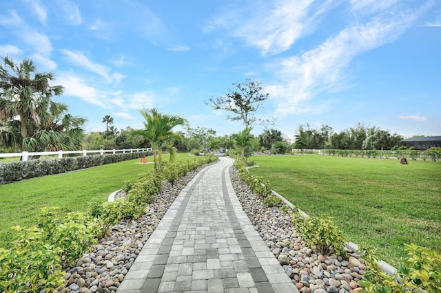 view of property's community featuring a lawn