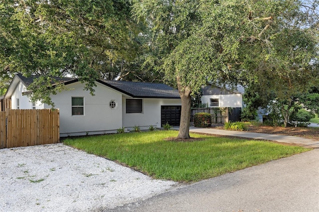 view of front of home featuring a front yard and a garage