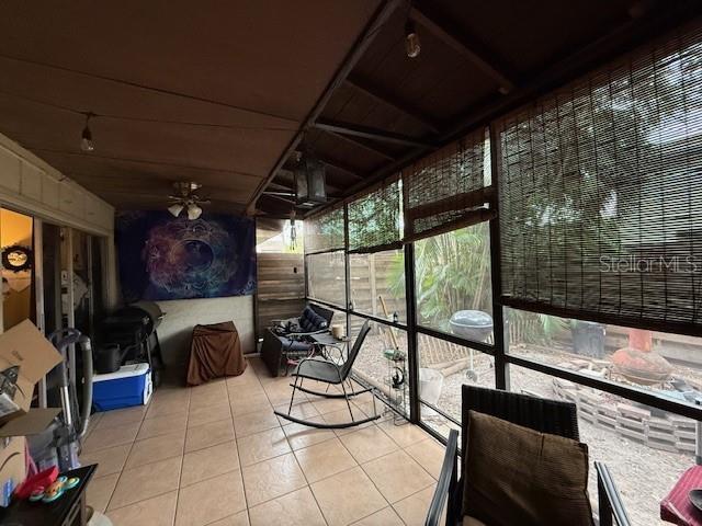 sunroom / solarium featuring ceiling fan