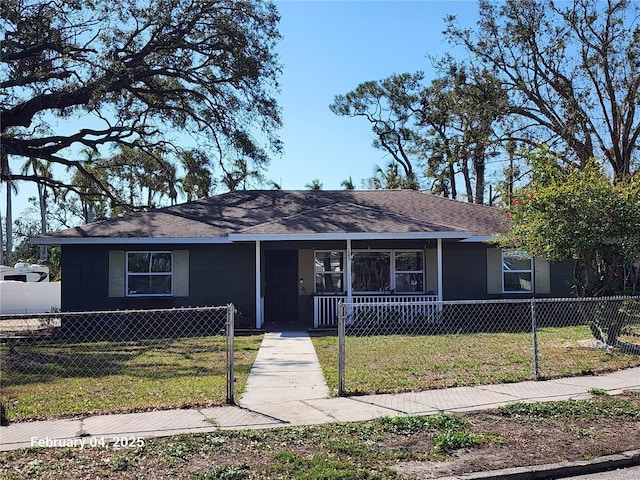 single story home featuring a front yard