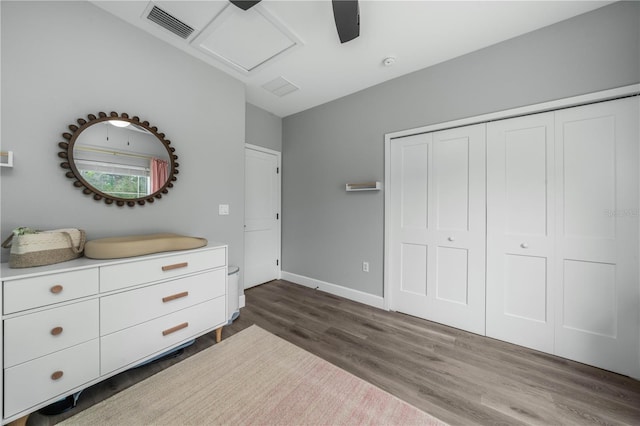 unfurnished bedroom with ceiling fan, dark hardwood / wood-style floors, and a closet