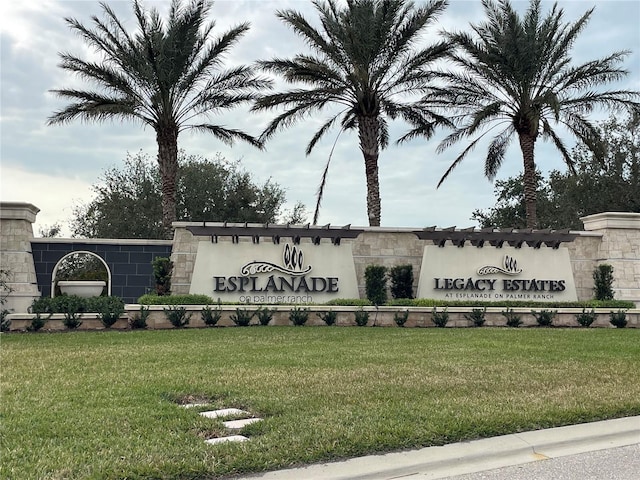 community / neighborhood sign featuring a lawn