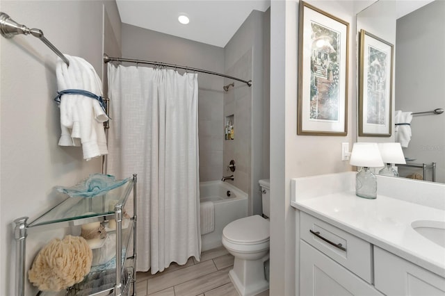 full bathroom with shower / tub combo with curtain, vanity, and toilet