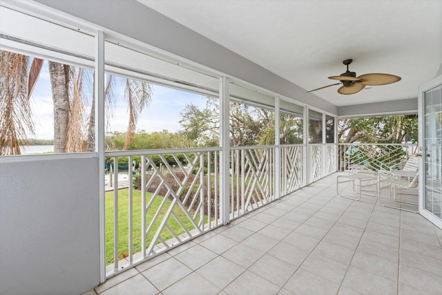 unfurnished sunroom with a wealth of natural light and ceiling fan