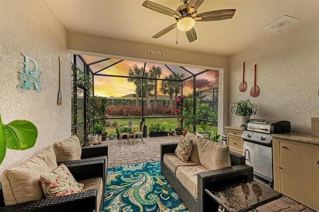 sunroom with ceiling fan