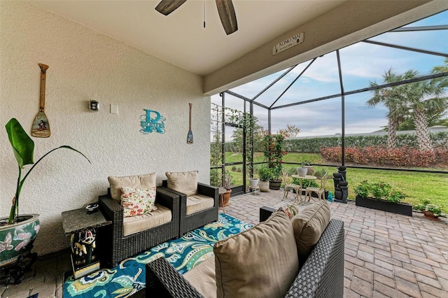 sunroom with ceiling fan