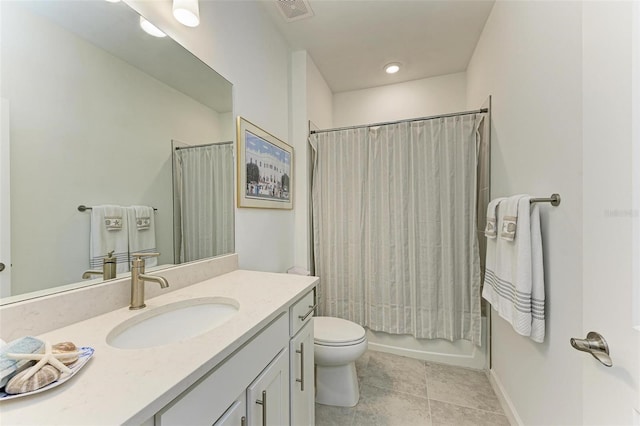 full bathroom featuring toilet, shower / bathtub combination with curtain, and vanity