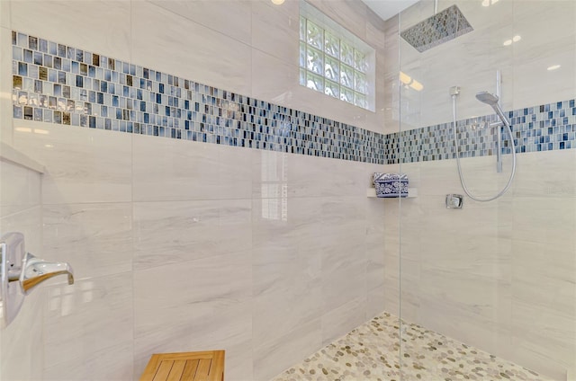 full bath featuring tiled shower