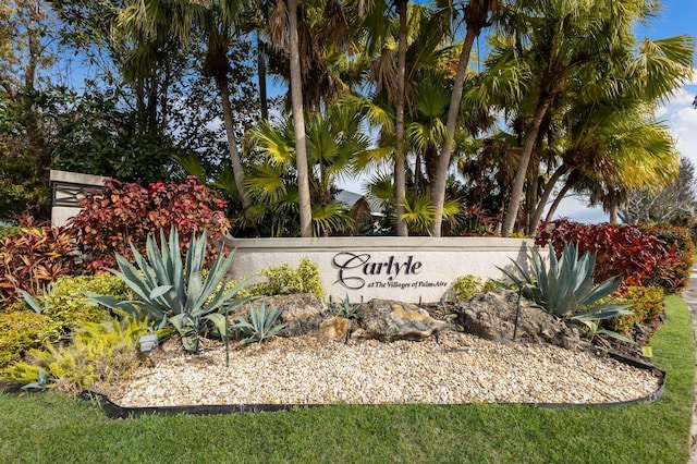 view of community / neighborhood sign