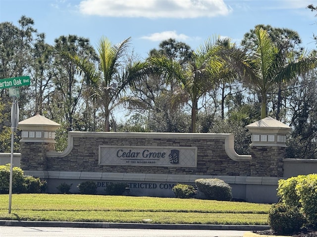 community sign with a lawn