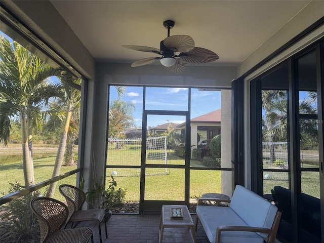 sunroom with ceiling fan