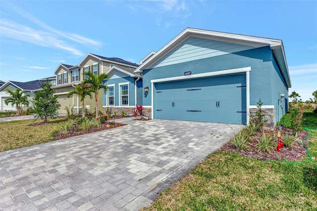 view of front of home featuring central AC unit, a front lawn, and a garage