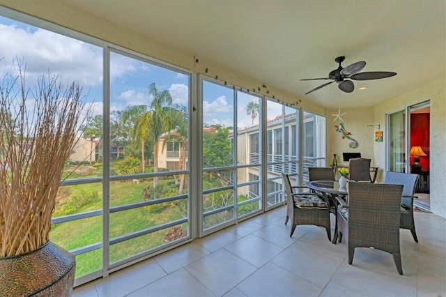 sunroom featuring a ceiling fan