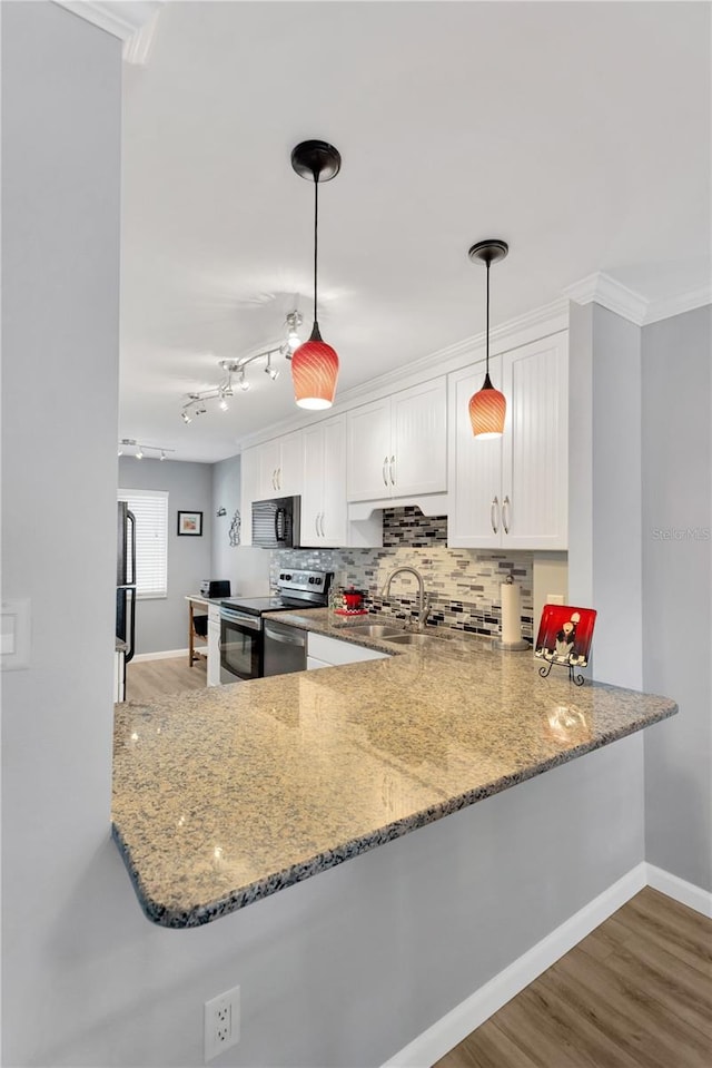 kitchen featuring white cabinetry, kitchen peninsula, hanging light fixtures, and stainless steel range with electric cooktop