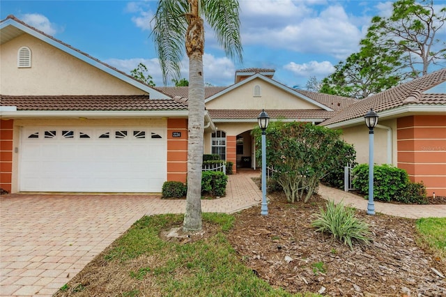 view of front of property featuring a garage