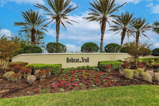 view of community / neighborhood sign